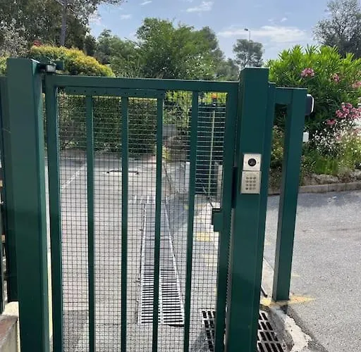 Bord De Boulouris A Raphael